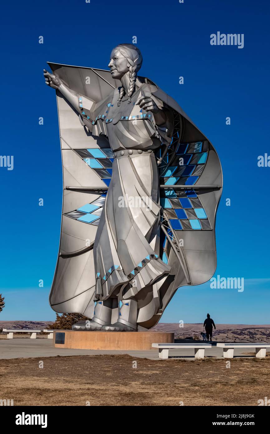 Dignity of Earth & Sky Statue des Künstlers Dale Claude Lamsphere porträtiert indische Frauen in Plains, South Dakota, USA [Keine Künstler- oder Eigentumsfreigabe; editori Stockfoto Dignity of Earth & Sky Statue des Künstlers Dale Claude Lamsphere porträtiert indische Frauen in Plains, South Dakota, USA [Keine Künstler- oder Eigentumsfreigabe; editori Stockfoto