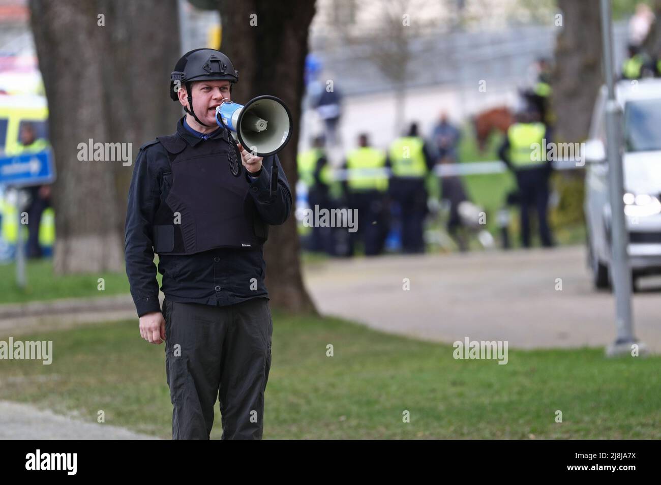 Der Parteivorsitzende der rechtsextremen Partei Stram Kurs, Rasmus Paludan, kam am Samstag nach Uppshala. Die Polizei gab ihm zuerst die Erlaubnis auf dem Vaksala-Platz, aber der Ort wurde in Österplan geändert. Im Bild: Hier Rasmus Paludan in Österplan. Stockfoto