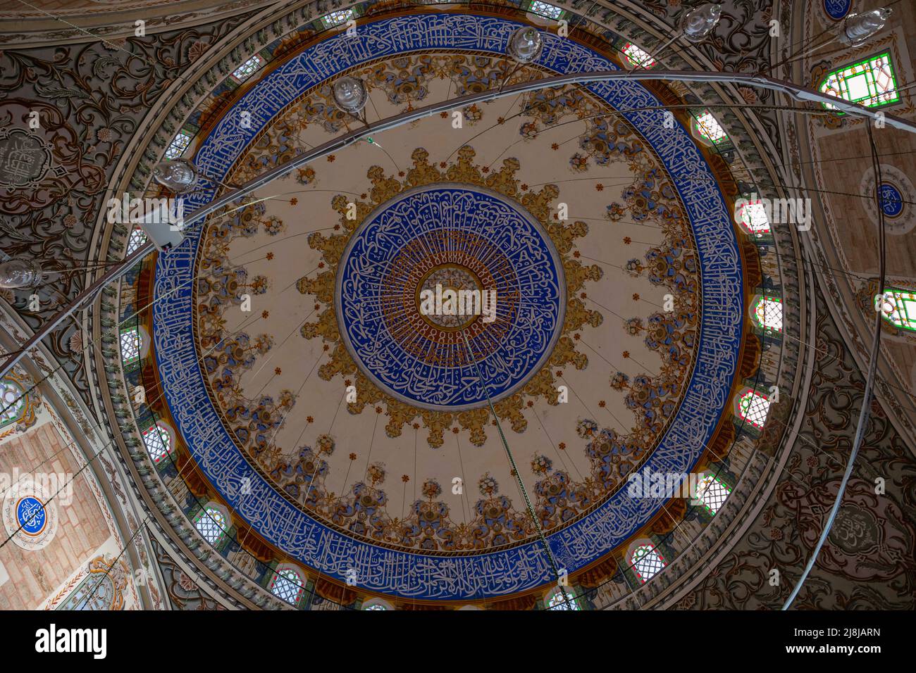 Kuppel der Bayezid II Moschee in Edirne. Islamische Architektur Hintergrundbild. Edirne Türkei - 10.25.2021 Stockfoto