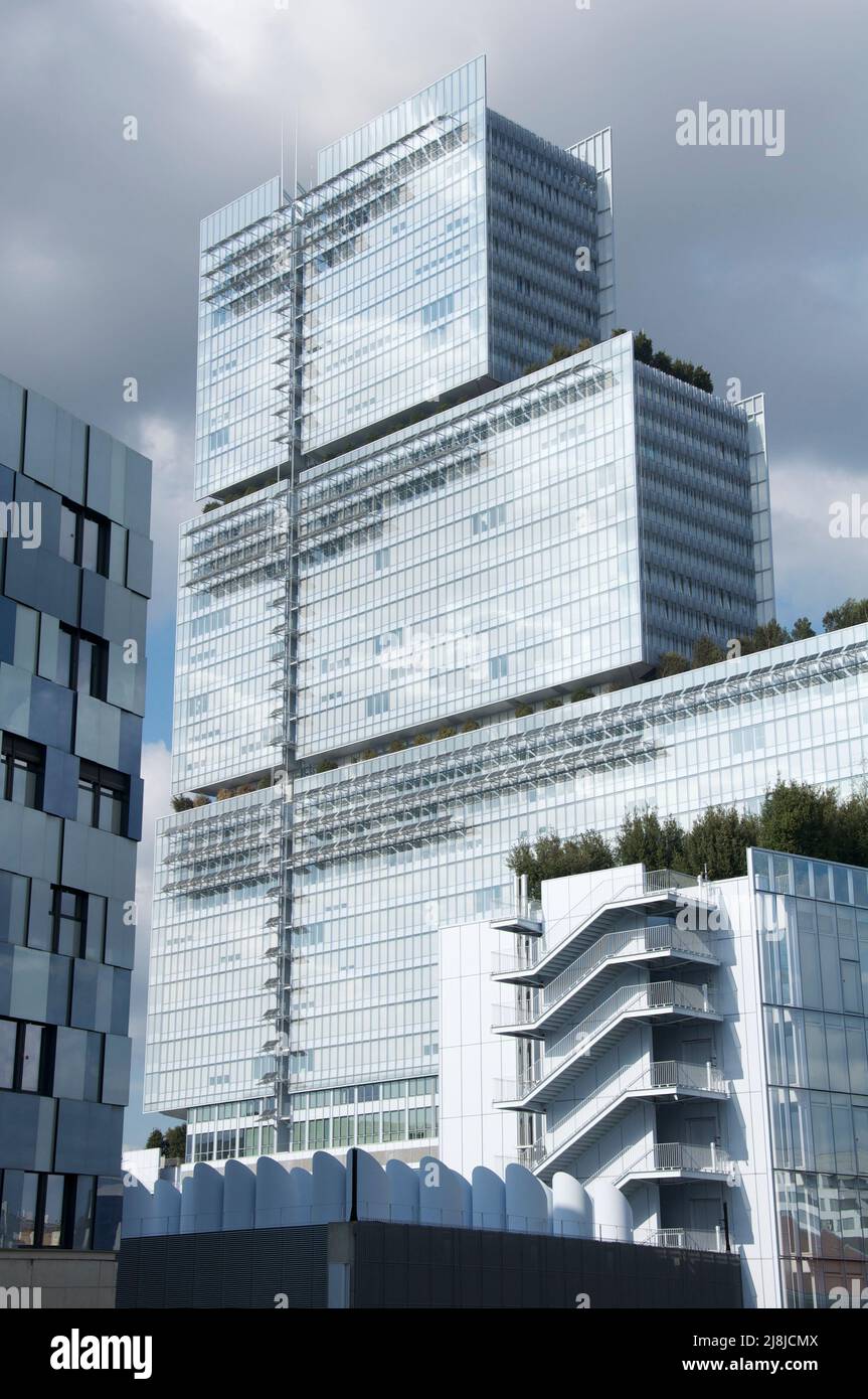 Das Tribunal Judiciaire de Paris des Architekten Renzo Piano ist ein modernes Gebäude, in dem der Gerichtshof und das Recht der französischen Hauptstadt untergebracht sind. Stockfoto