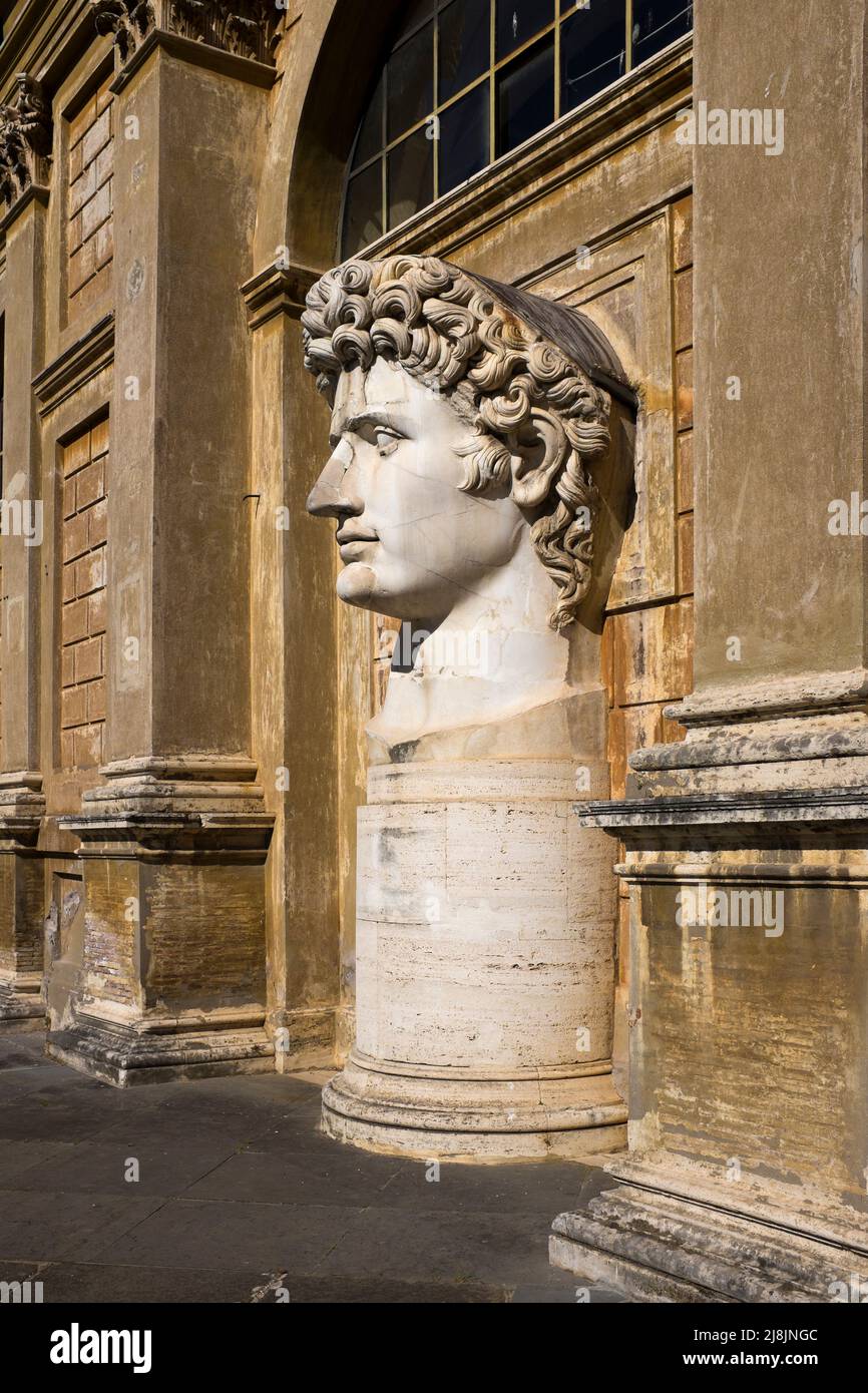 Büste von Caesar Augustus auf dem Cortile della Pigna in den Vatikanischen Museen Vatikanstadt Rom Italien Stockfoto