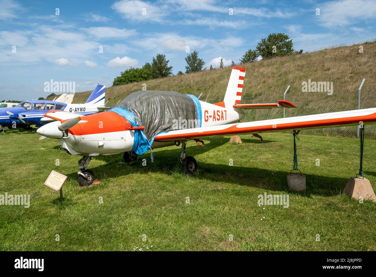 Norwich, Norfolk, Großbritannien – Mai 14 2022. Ein altes und ungeliebtes Socata Rallye MS.880B Leichtflugzeug, das gerade restauriert wird Stockfoto