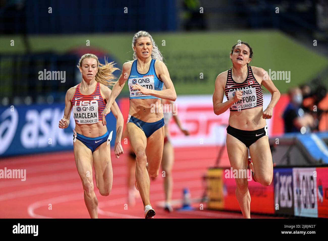 Sara Kuivisto, Lucia Stafford, die an den Belgrader Hallenweltmeisterschaften 2022 auf 1500 Metern teilnahm. Stockfoto