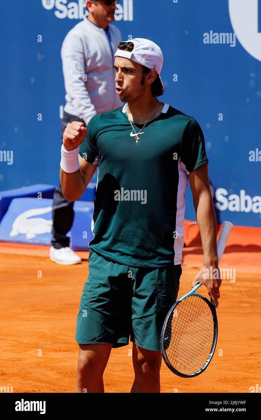 BARCELONA - APR 18: Lorenzo Musetti feiert den Sieg beim Barcelona Open Banc Sabadell Tennisturnier im Real Club De Tenis Barcelona auf AP Stockfoto