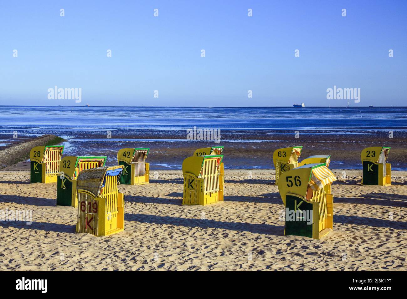 Leere Liegen in Doese, Deutschland, Niedersachsen, Cuxhaven Stockfoto