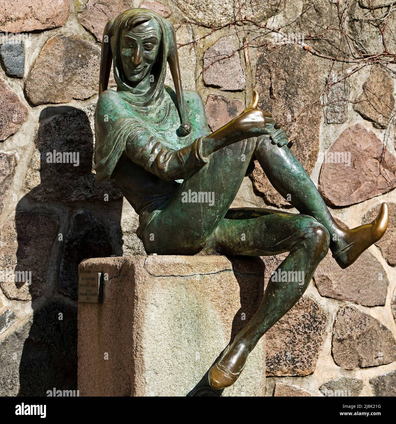 Skulptur Till Eulenspiegel am Brunnen in der Altstadt von Moelln, Schleswig-Holstein, Moelln Stockfoto
