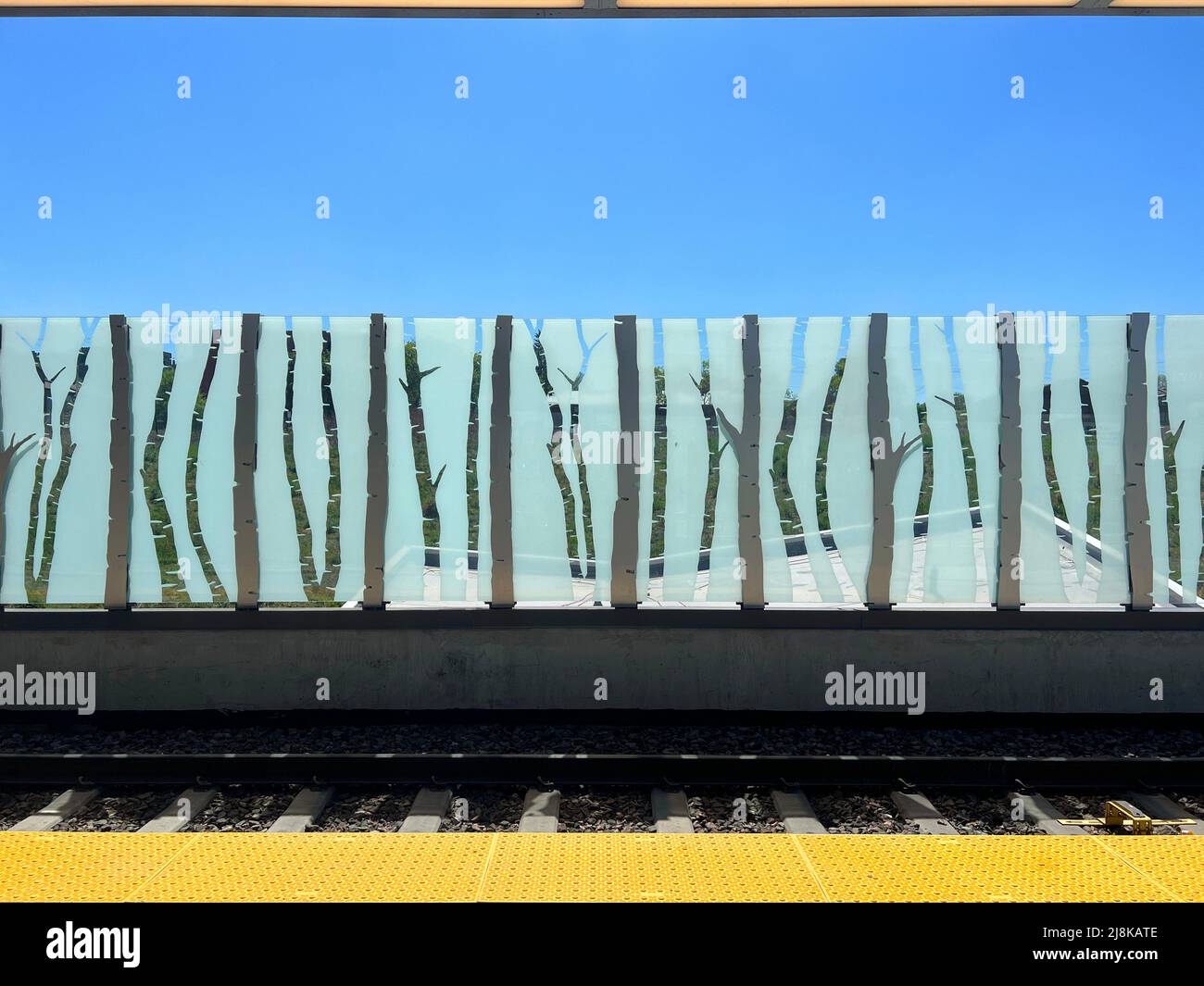 Eine Kunstinstallation, die in einem öffentlichen Nahverkehrsbahnhof in Ottawa, Ontario, Kanada, zu sehen ist. Stockfoto