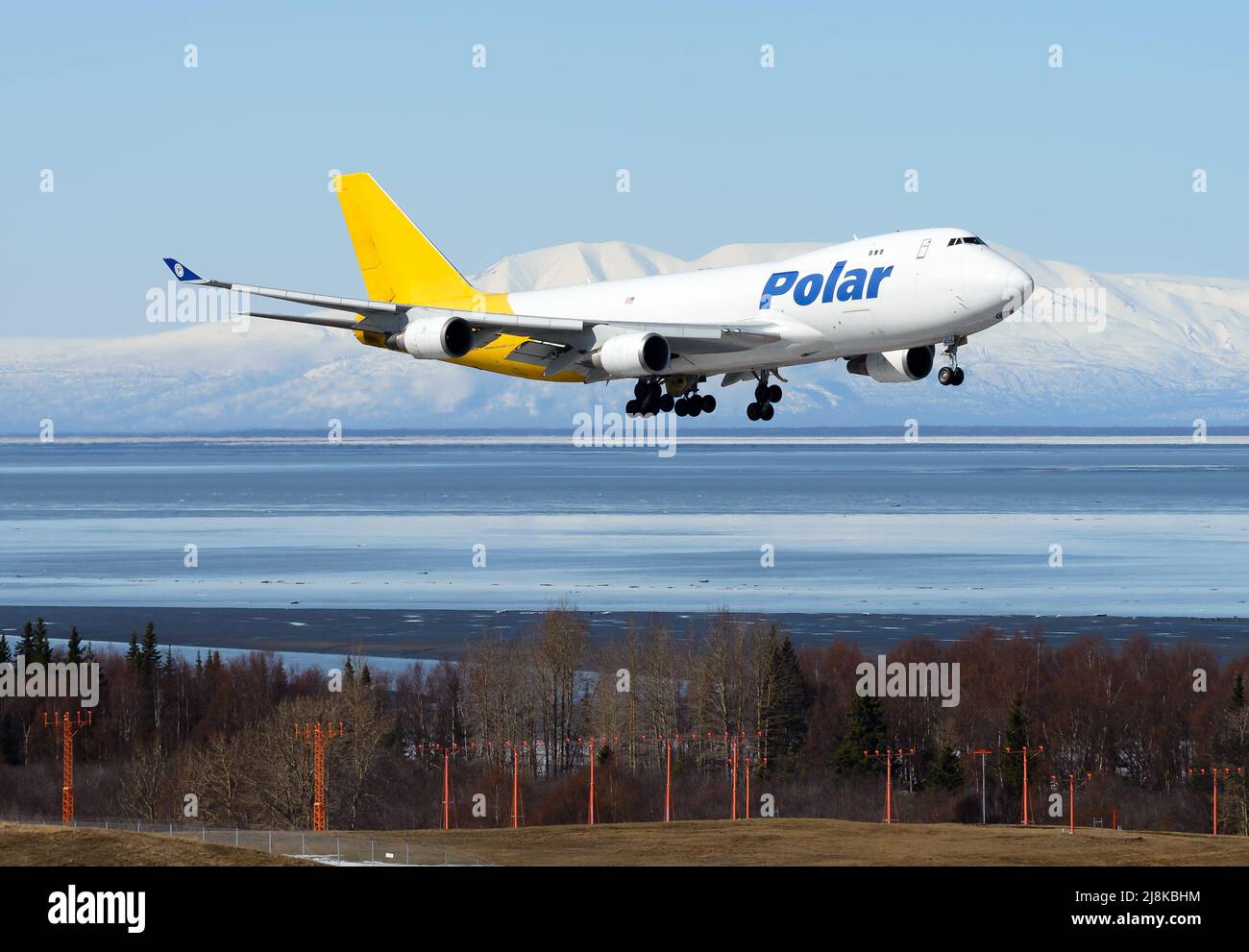 Polar Air Cargo Boeing 747-400F, Ankunft. Flugzeug 747-400 für den Frachttransport der Polar Air Landung. Flugzeug 747-400 Frachter N454PA für DHL. Stockfoto