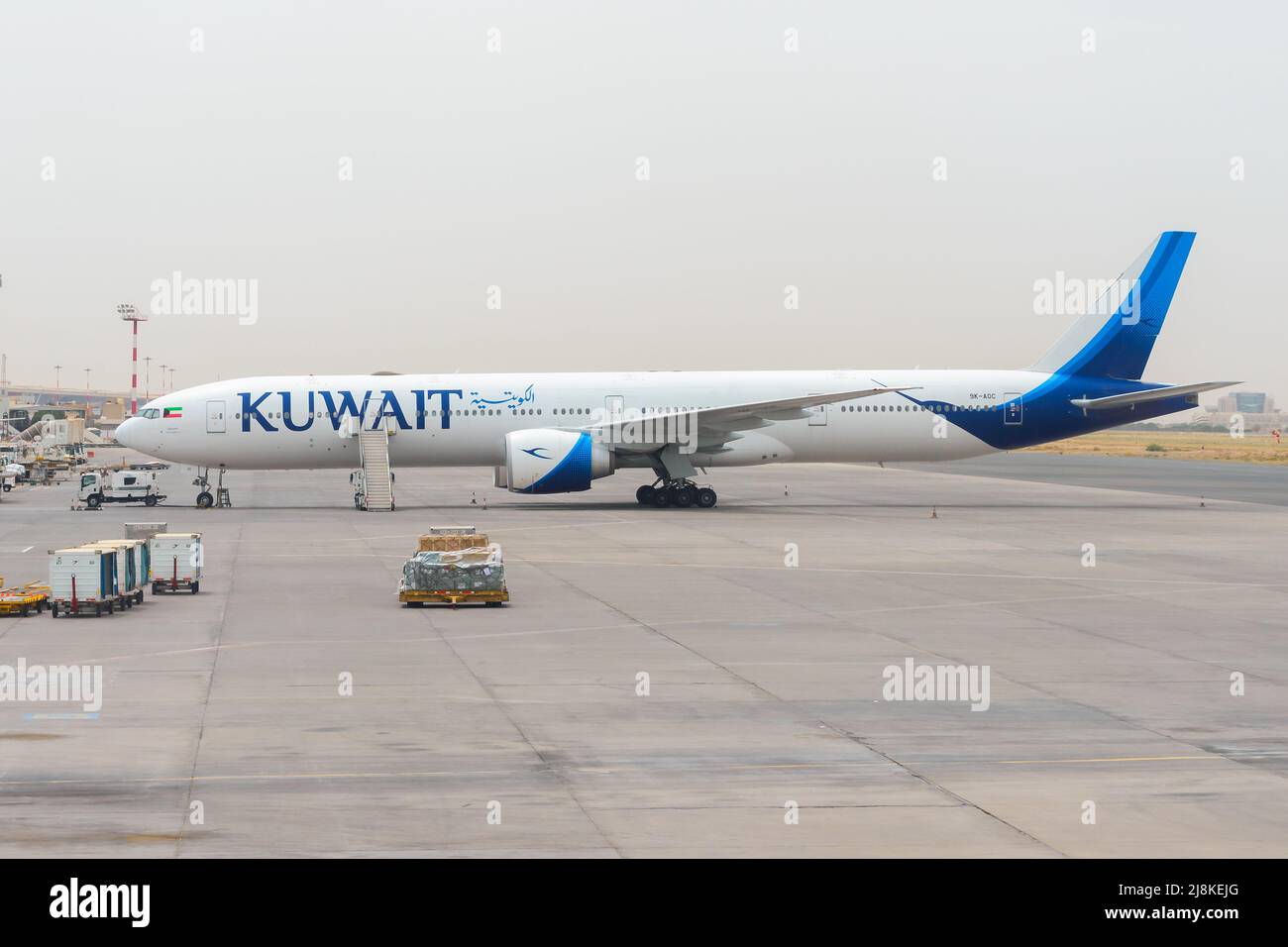 Kuwait Airways Boeing 777-300ER am Flughafen Kuwait. Flugzeug der Kuwait Airline Boeing Flugzeug. Stockfoto