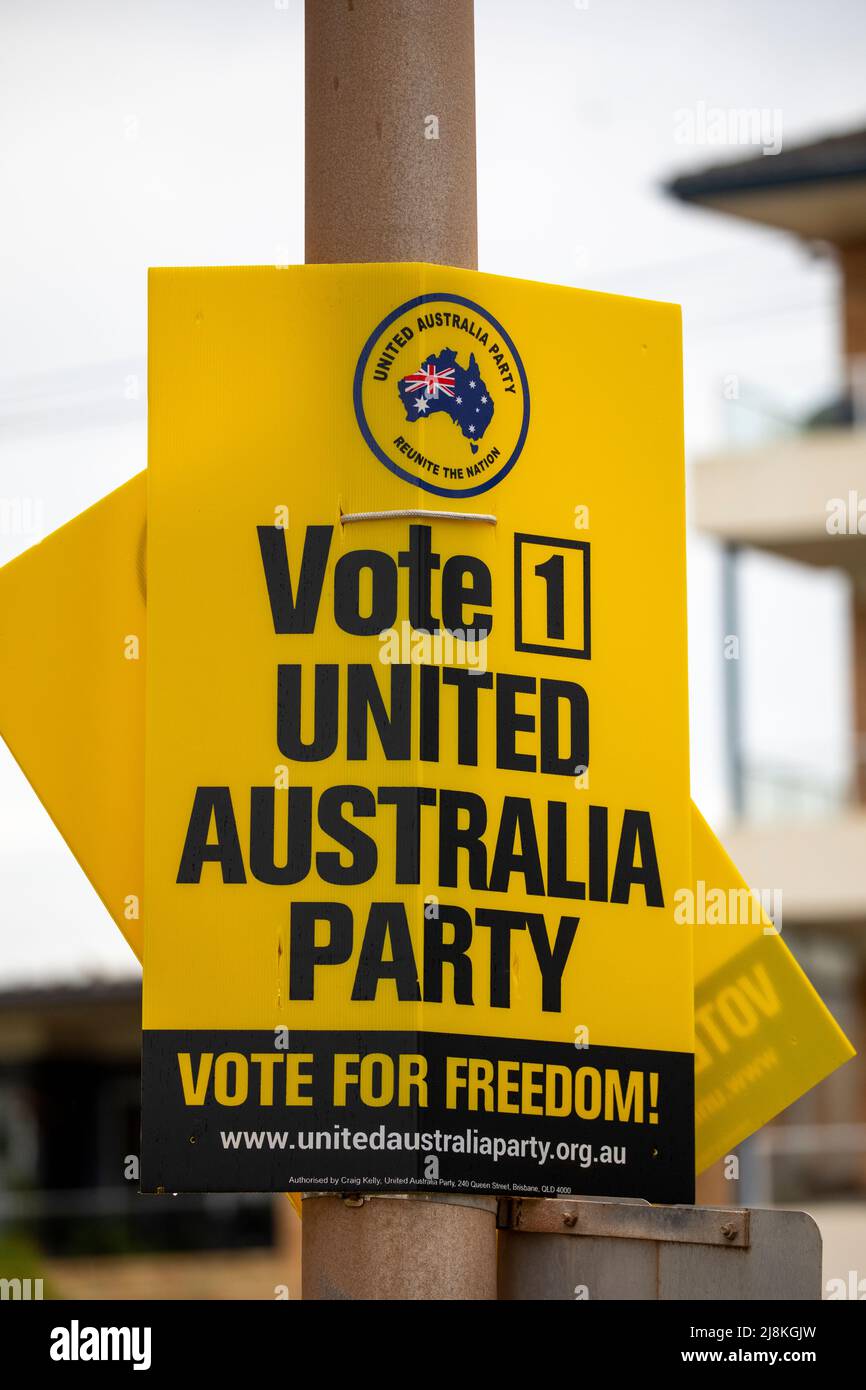 Sitz von Mackellar nördlich von Sydney, Plakate der United Australia Party, die ihren Kandidaten vor den Wahlen im Bundessitz von Mackellar bewerben Stockfoto