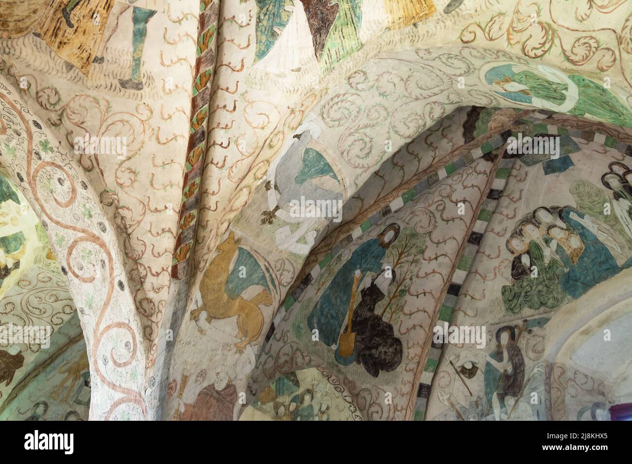 Fresken an der Decke der mittelalterlichen Steinkirche in Hattula Finnland Stockfoto