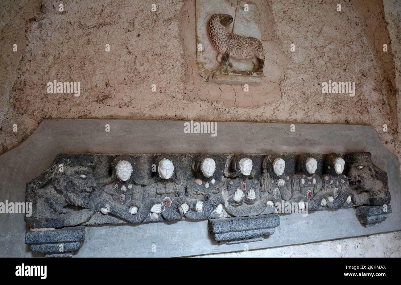 Ravello - Particolare scultoreo nel portico del Chiostro di Villa Cimbrone Stockfoto