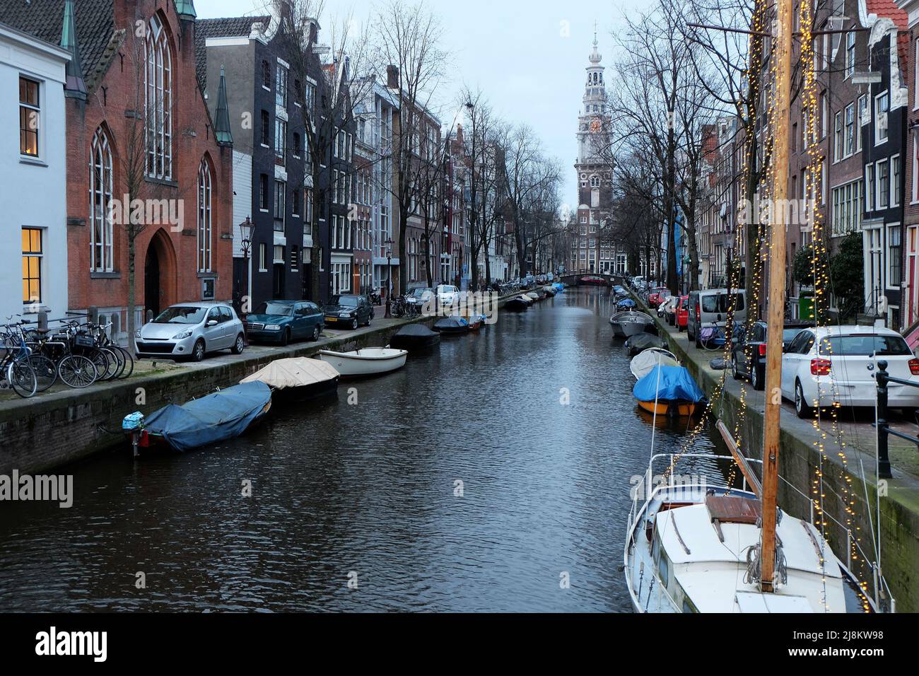 Außenarchitektur und Gebäudedesign an der Prinsengracht (Prinzkanal) - Amsterdam, Niederlande Stockfoto