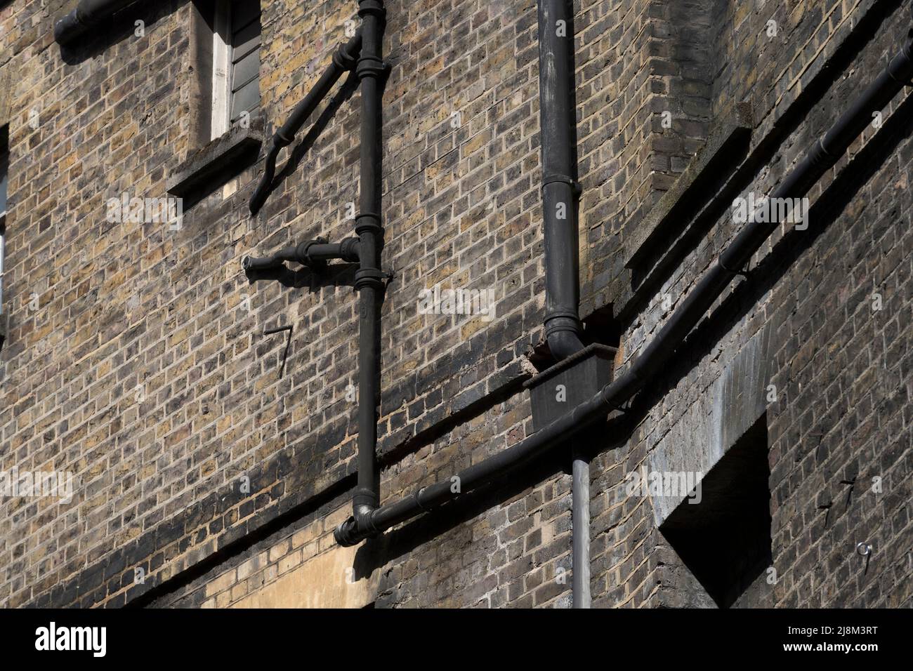 Alte Entwässerungsrohre, White Horse Street, London, Großbritannien. 25 März 2017 Stockfoto