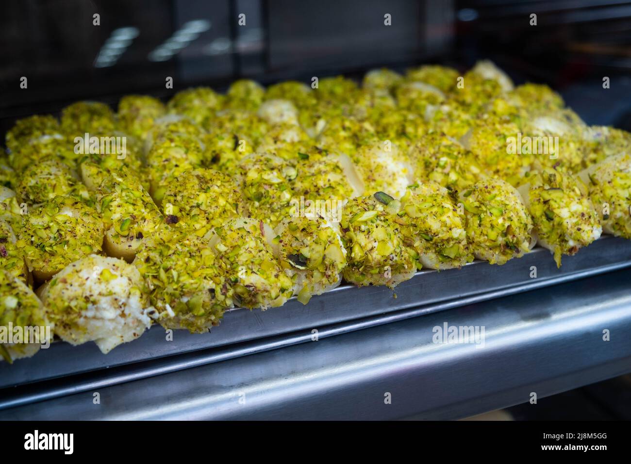 arabische Süßigkeiten (halawet el jebn) und Dessert, Gebäck und Bäckerei Stockfoto