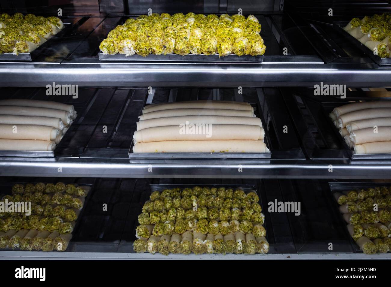 arabische Süßigkeiten (halawet el jebn) und Dessert, Gebäck und Bäckerei Stockfoto