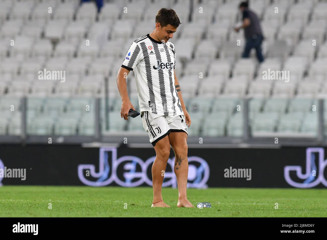 Paulo Dybala von Juventus FC am Ende der Serie A 2021/2022 Fußballspiel zwischen Juventus FC und SS Lazio, Dybala's letztes Heimspiel mit Juventus Stockfoto