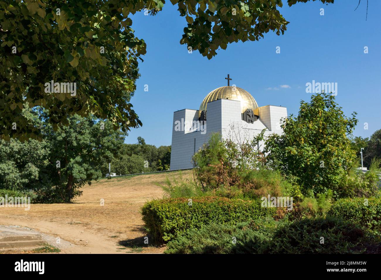 RUSE, BULGARIEN - 15. AUGUST 2021: Pantheon der Helden der Nationalen Wiedergeburt in der Stadt Ruse, Bulgarien Stockfoto