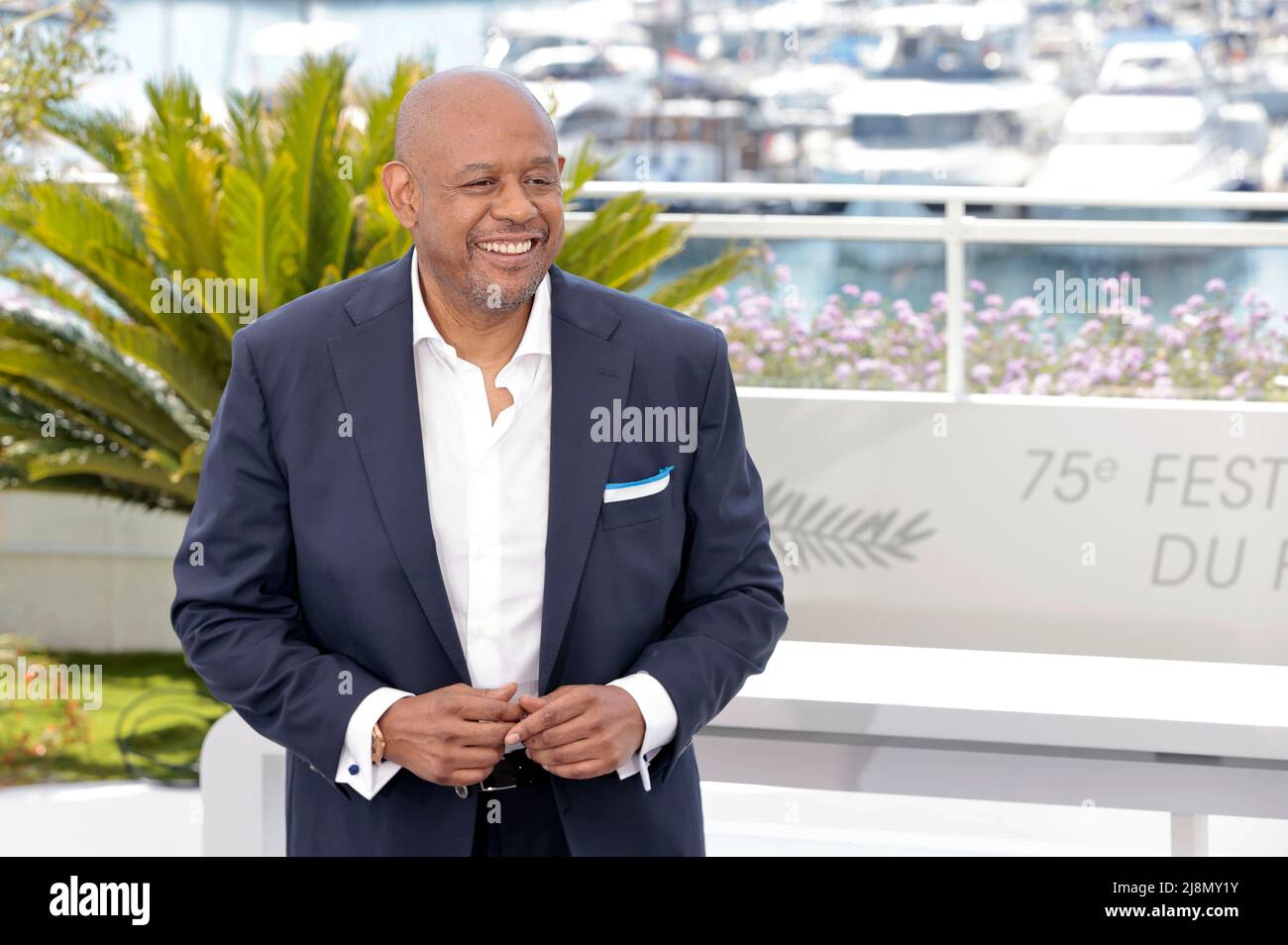 Cannes, Frankreich. 17.. Mai 2022. Forest Whitaker nimmt an einer Fotozelle Teil, als er am 17. Mai 2022 im Palais des Festivals in Cannes, Frankreich, die Ehrepalme d'Or während des jährlichen Filmfestivals von Cannes 75. erhält. Quelle: Geisler-Fotopress GmbH/Alamy Live News Stockfoto