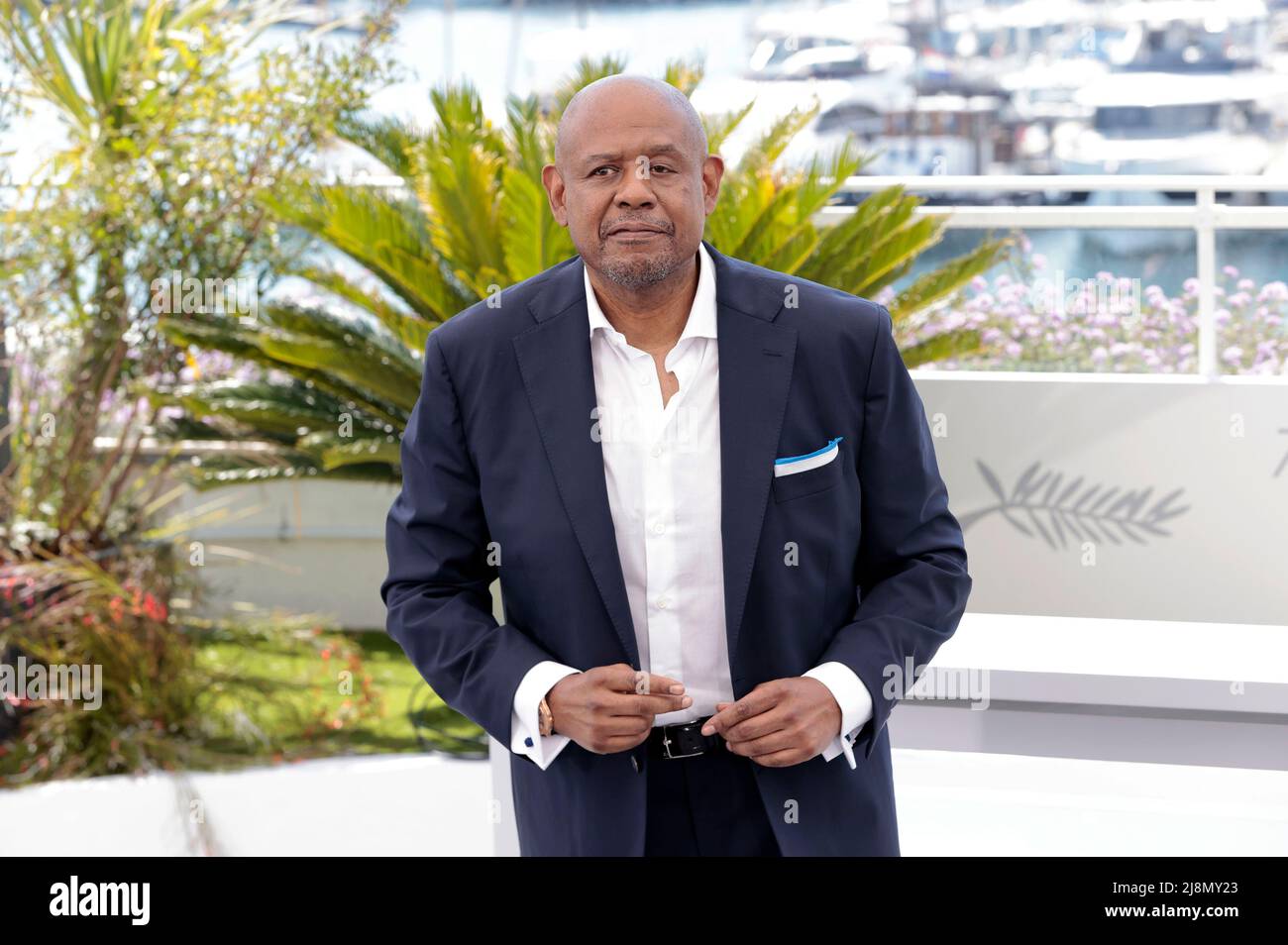 Cannes, Frankreich. 17.. Mai 2022. Forest Whitaker nimmt an einer Fotozelle Teil, als er am 17. Mai 2022 im Palais des Festivals in Cannes, Frankreich, die Ehrepalme d'Or während des jährlichen Filmfestivals von Cannes 75. erhält. Quelle: Geisler-Fotopress GmbH/Alamy Live News Stockfoto