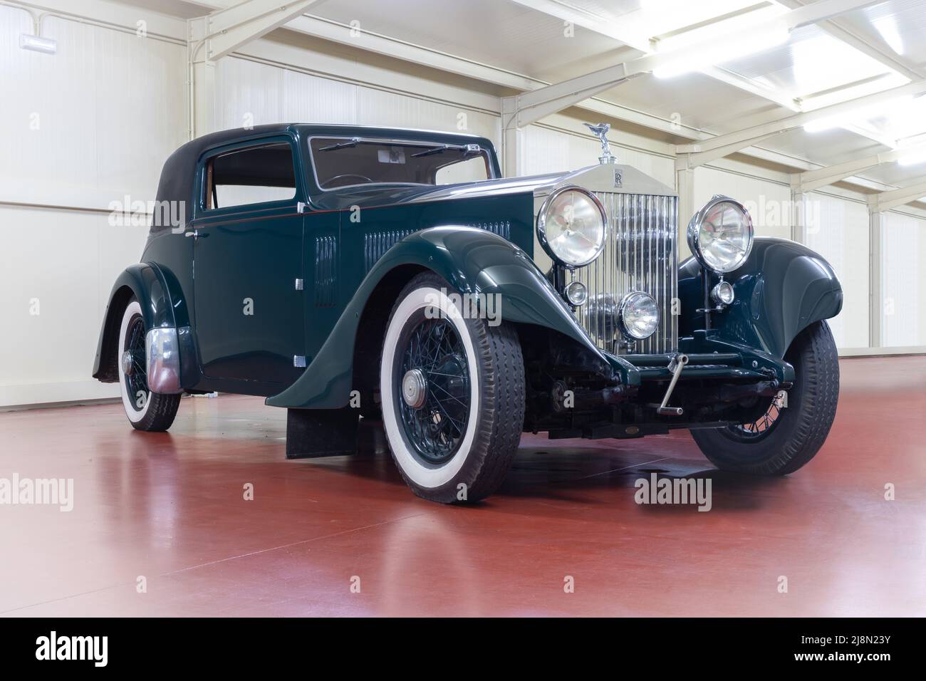 GALDAMES, SPANIEN-8. AUGUST 2021: 1932 Rolls-Royce Phantom II S Coupe Continental im Automobilmuseum Torre Loizaga (Miguel de la Via) Stockfoto