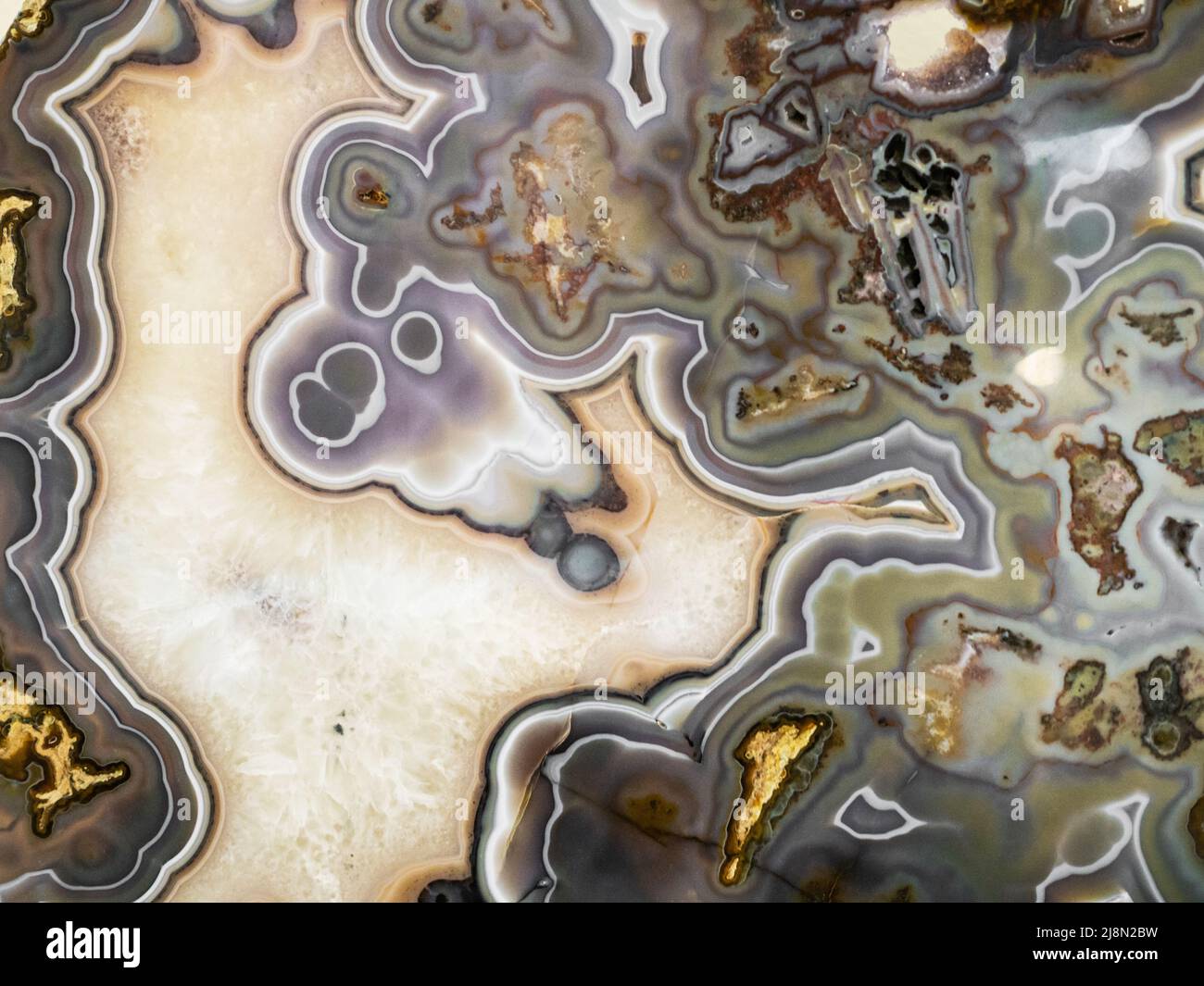 Polierte Oberflächen aus Onyx-Marmor, exotische, semi-kostbare moderne Quarzit-Struktur, mineralische Makroaufnahme. Stockfoto