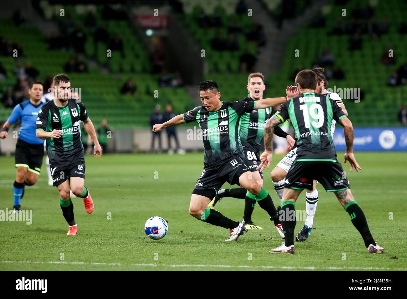 Melbourne, Australien, 17. Mai 2022. Tomoki Imai von Western United kontrolliert den Ball beim Halbfinale Der A-League zwischen Western United und Melbourne Victory im AAMI Park am 17. Mai 2022 in Melbourne, Australien. Kredit: Dave Hewison/Speed Media/Alamy Live Nachrichten Stockfoto