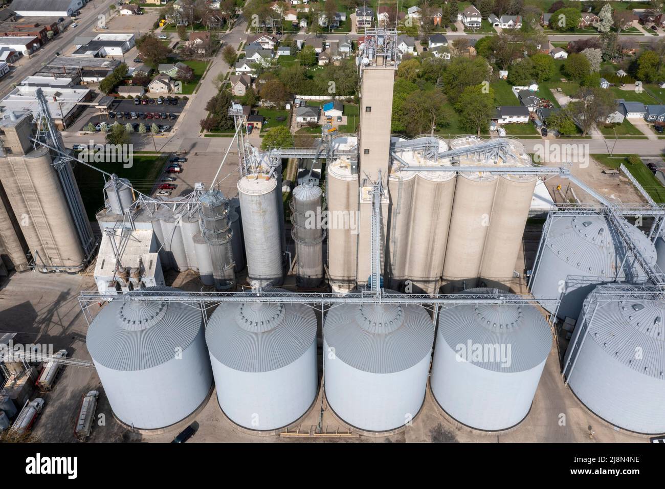 Pigeon, Michigan - einer der Getreideaufzüge der Cooperative Elevator Company im „Daumen“ von Michigan. Das Unternehmen ist kooperativ im Besitz von mehr t Stockfoto