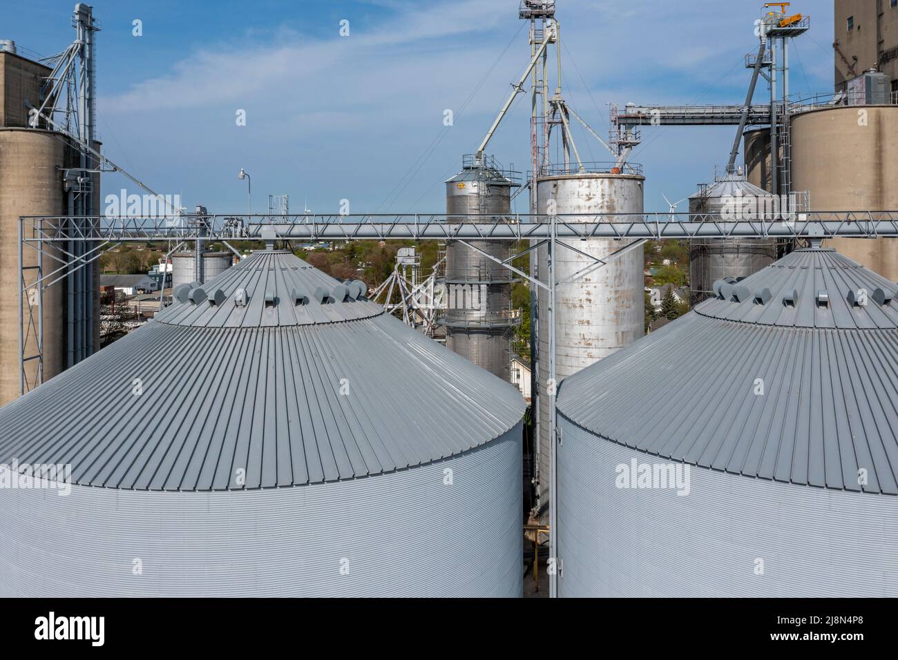 Pigeon, Michigan - einer der Getreideaufzüge der Cooperative Elevator Company im „Daumen“ von Michigan. Das Unternehmen ist kooperativ im Besitz von mehr t Stockfoto