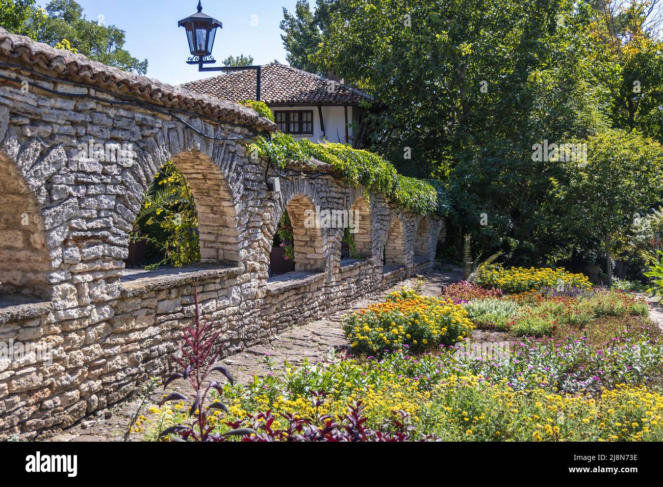 Garten im Palast Architekturpark und Botanischer Garten Komplex in Balchik, Küstenstadt am Schwarzen Meer im Süden von Dobruja, Bulgarien Stockfoto