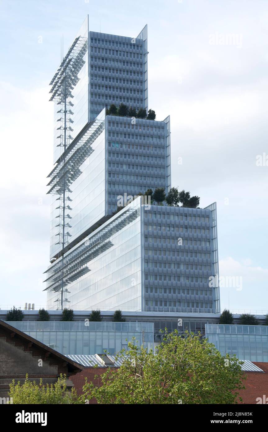 Das Tribunal Judiciaire de Paris des Architekten Renzo Piano ist ein modernes Gebäude, in dem der Gerichtshof und das Recht der französischen Hauptstadt untergebracht sind. Stockfoto