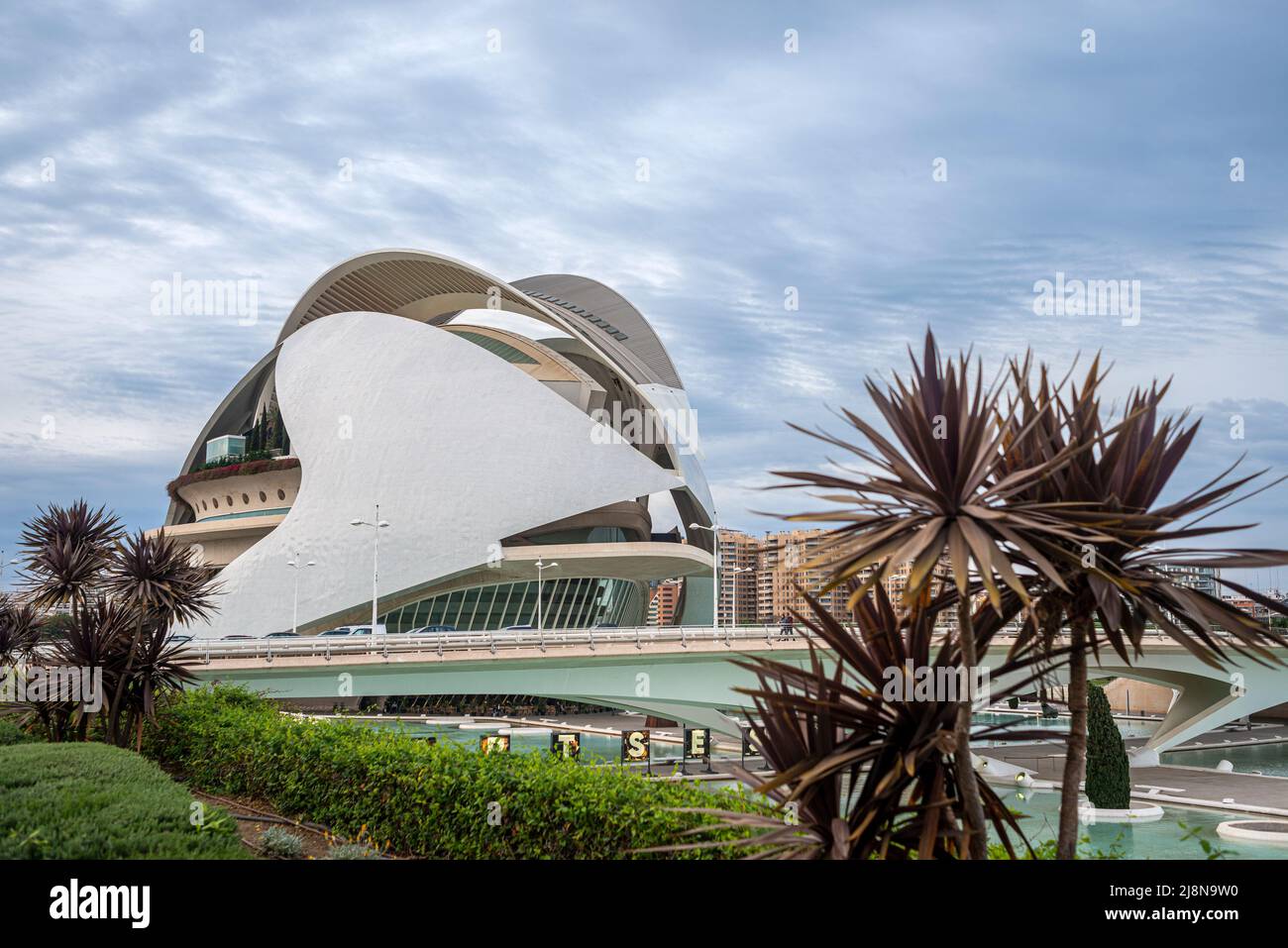 Futuristische Architektur: Opernhaus und Kulturzentrum in Valencia, Spanien. Palau de les Arts Reina Sofia Stockfoto
