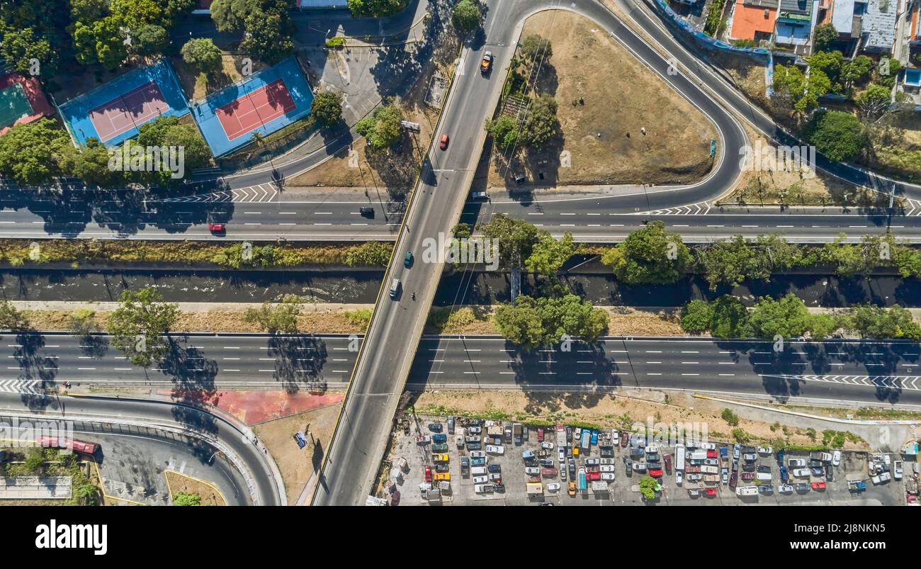 Luftaufnahme des Caracas Highway. Draufsicht. Stockfoto