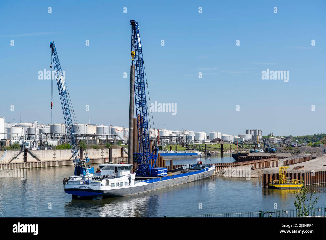 Duisport, Port of Ruhrort, Coal Island, Umwandlung des alten Hafengebiets in Europas größten trimodalen Containerterminal im Binnenland, Landgewinnung oder Stockfoto