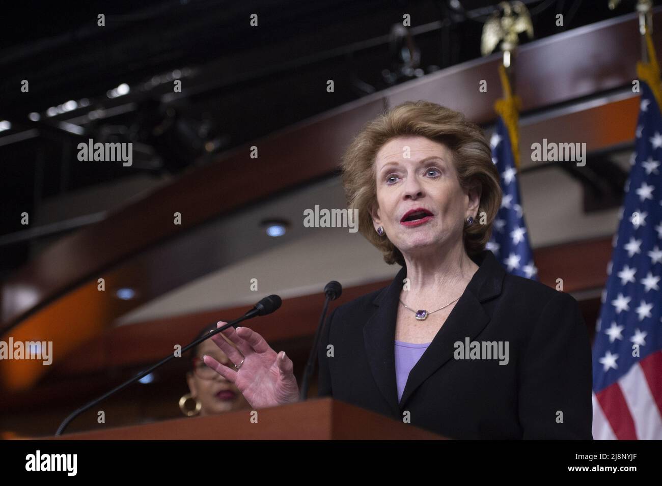 Washington, Usa. 17.. Mai 2022. Senatorin Debbie Stabenow, D-MI, spricht am Dienstag, dem 17. Mai 2022, während einer Pressekonferenz über die Gesetzgebung zur Bekämpfung des Mangels an Babyformeln im US-Kapitol in Washington, DC. Foto von Bonnie Cash/UPI Credit: UPI/Alamy Live News Stockfoto