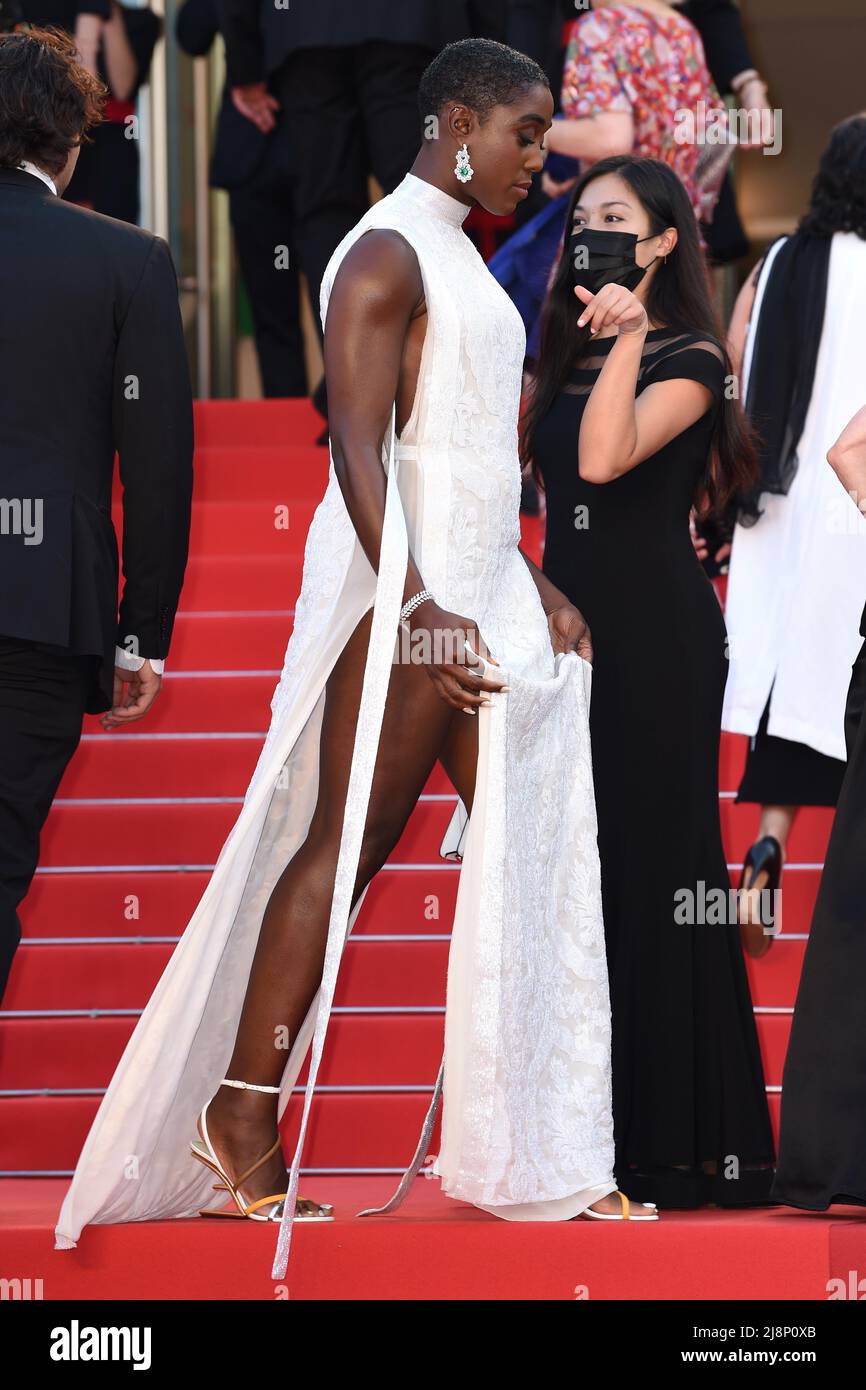 17..Mai 2022. Cannes, Frankreich. Lashana Lynch nimmt an der Premiere und Eröffnungszeremonie des letzten Schnitts Teil, die im Rahmen der Filmfestspiele von Cannes 75., Palais de Festival, Cannes, stattfand. Quelle: Doug Peters/EMPICS/Alamy Live News Stockfoto