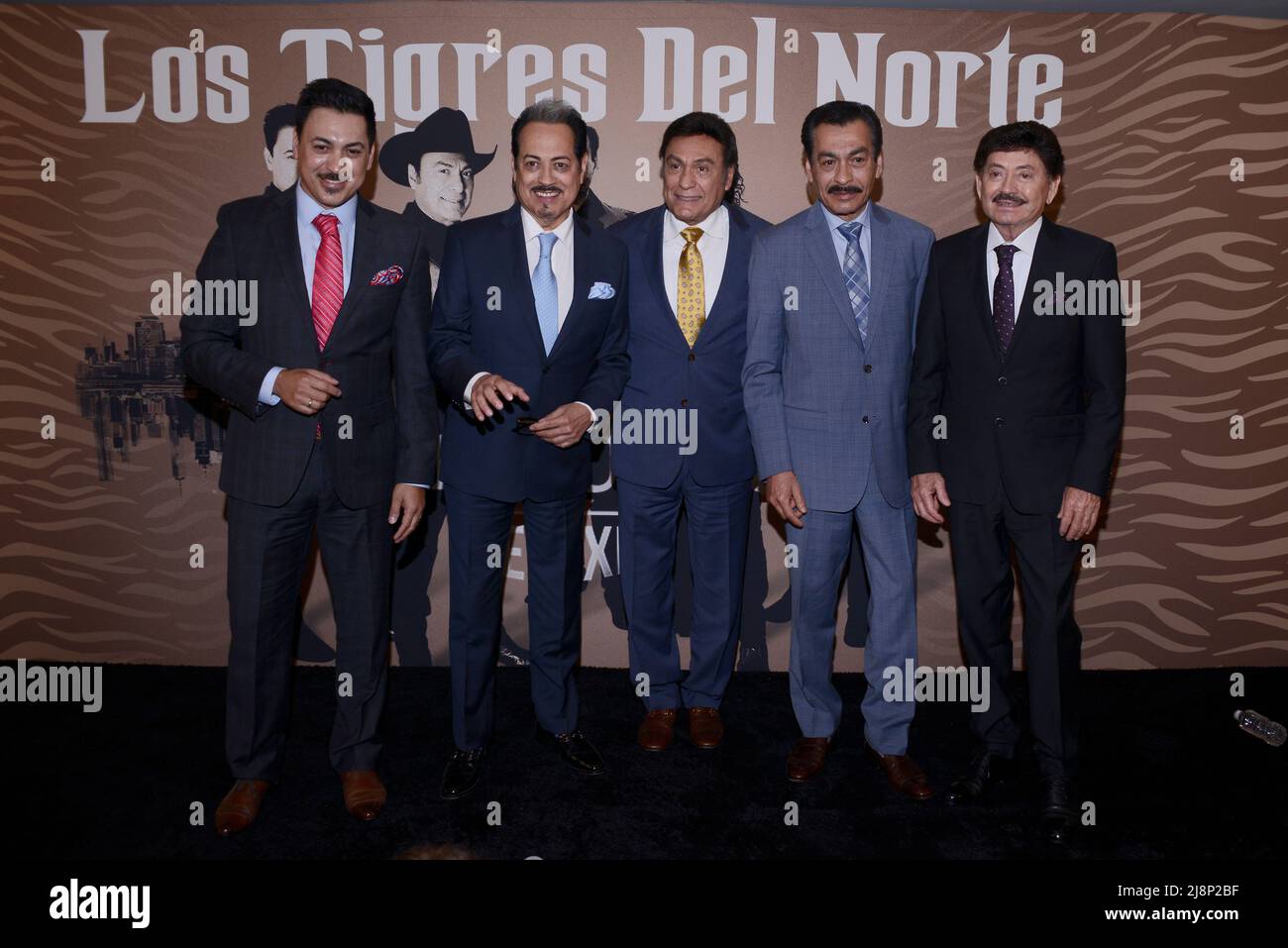 Mexiko-Stadt, Mexiko-Stadt, Mexiko. 17.. Mai 2022. (L-R) Luis HernÃ¡ndez, HernÃ¡n HernÃ¡ndez, Jorge HernÃ¡ndez, RaÃºl HernÃ¡ndez, „Car Lara-Integranten der Tyres del Norte-Band posieren für Fotos während der Pressekonferenz zur Veröffentlichung des Albums „˜La Reunion“ im Presidente Intercontinental Hotel. Am 17. Mai 2022 in Mexiko-Stadt, Mexiko. (Bild: © Carlos Tischler/eyepix via ZUMA Press Wire) Stockfoto