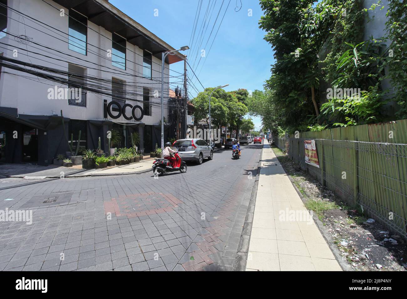 Jalan Pantai Kuta von der Kuta Beach Road während der Coronavirus-Pandemie, ohne in Sicht zu sein, in Kuta, Bali, Indonesien. Stockfoto