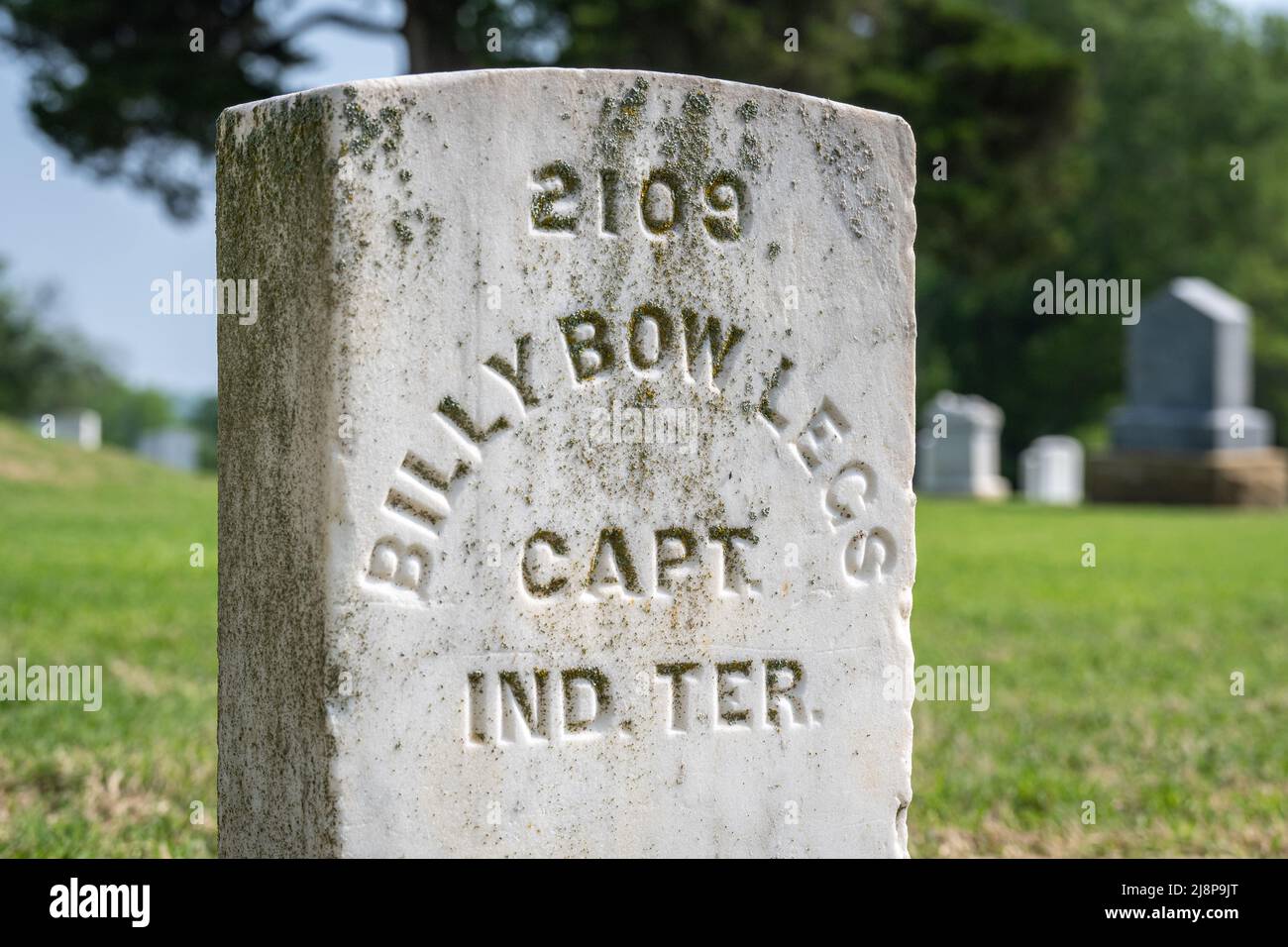 Grabstein von Billy Bowlegs (Sonuk Micco), einem Kapitän der Seminole Union Army im Bürgerkrieg, auf dem Fort Gibson National Cemetery in Oklahoma. (USA) Stockfoto