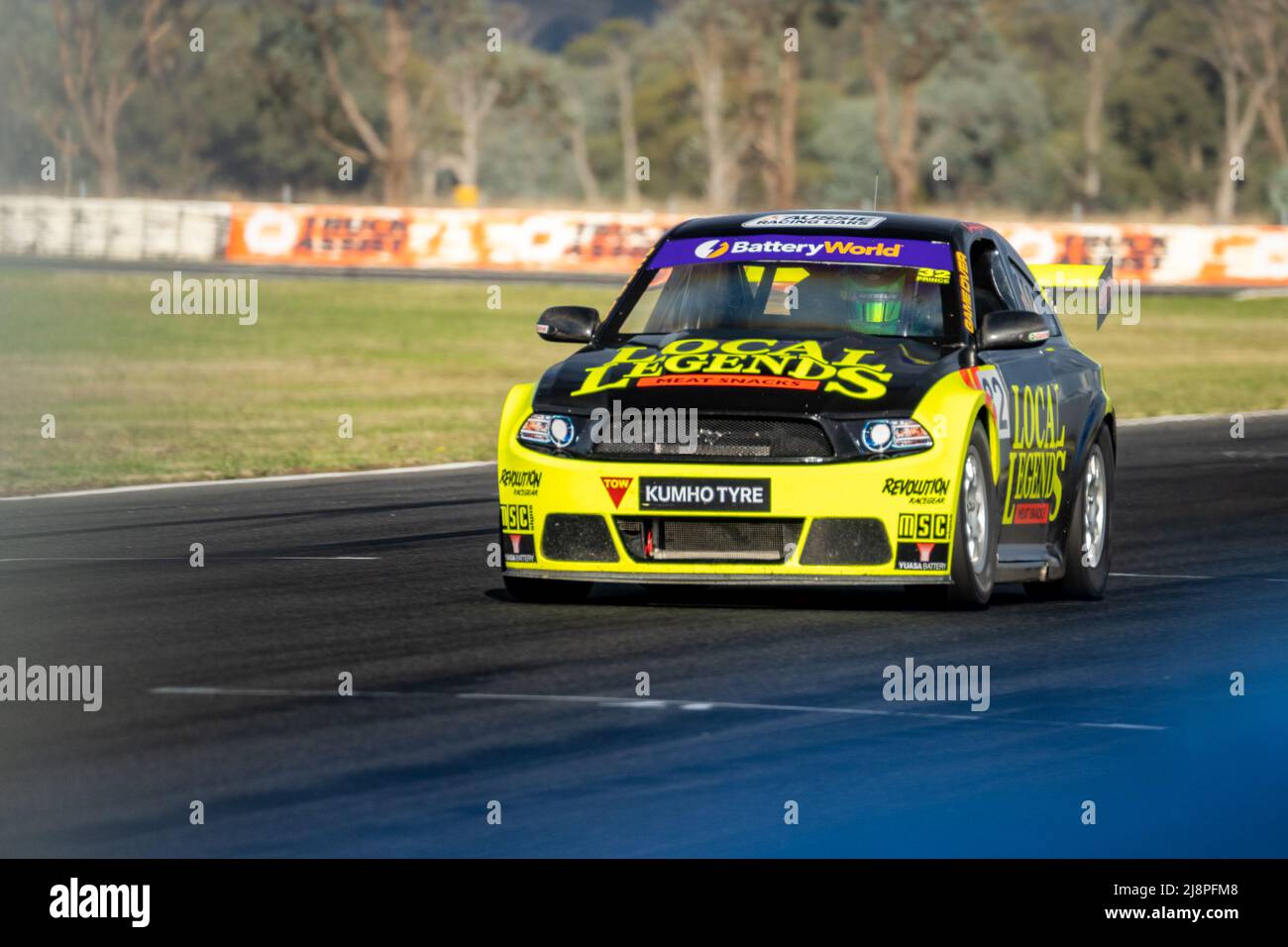 Ryder Quinn pilotiert seinen australischen Rennwagen an einem privaten Testtag die Hauptgeraden am Winton Motor Raceway entlang Stockfoto