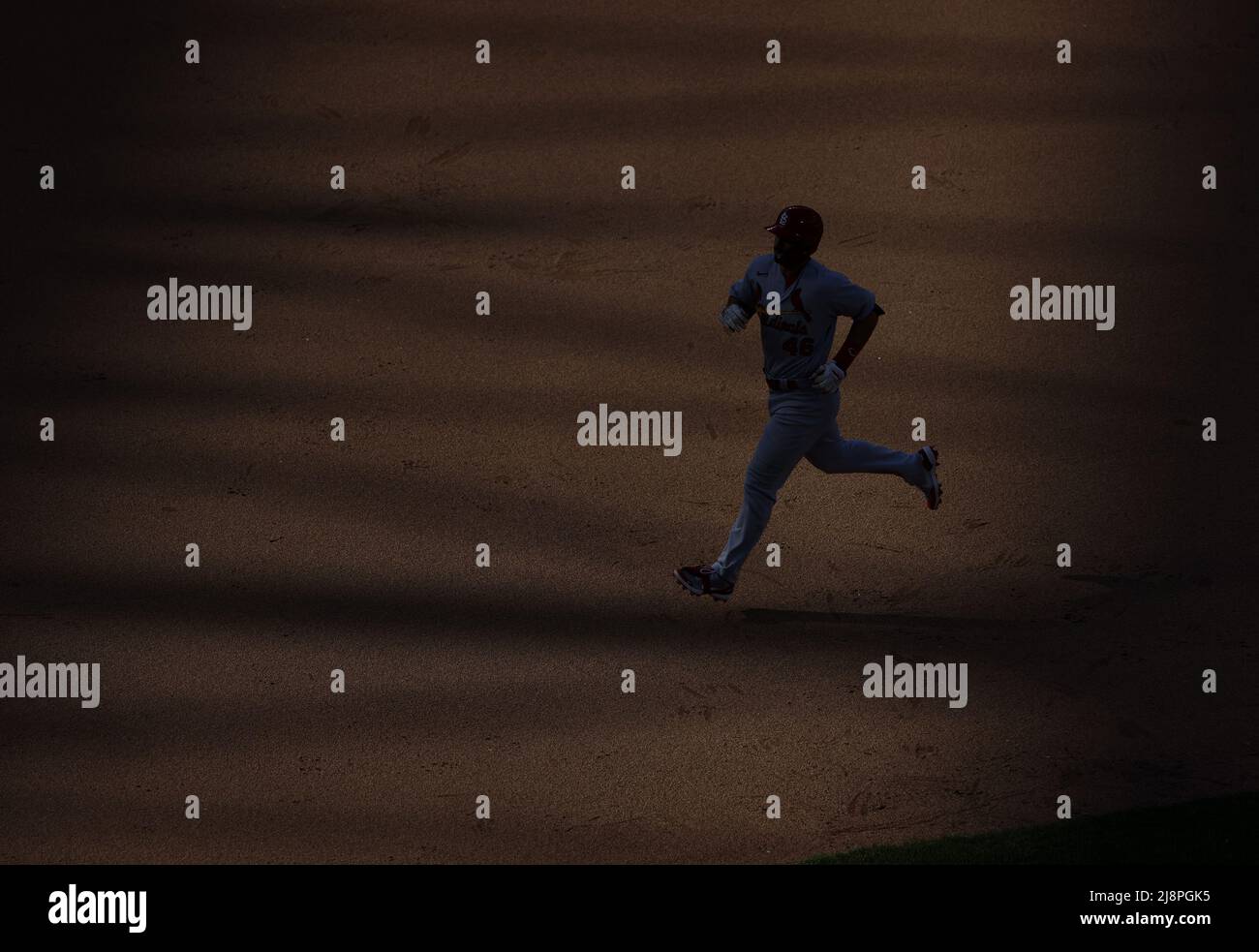 Queens, Usa. 17.. Mai 2022. St. Louis Cardinals Paul Goldschmidt trifft sich im Inning von 8. gegen New York Mets auf dem Citi Field in New York City am 17. Mai 2022 zu einem Solo-Heimlauf. Die Mets besiegten die Kardinäle 3-1. Foto von John Angelillo/UPI Credit: UPI/Alamy Live News Stockfoto