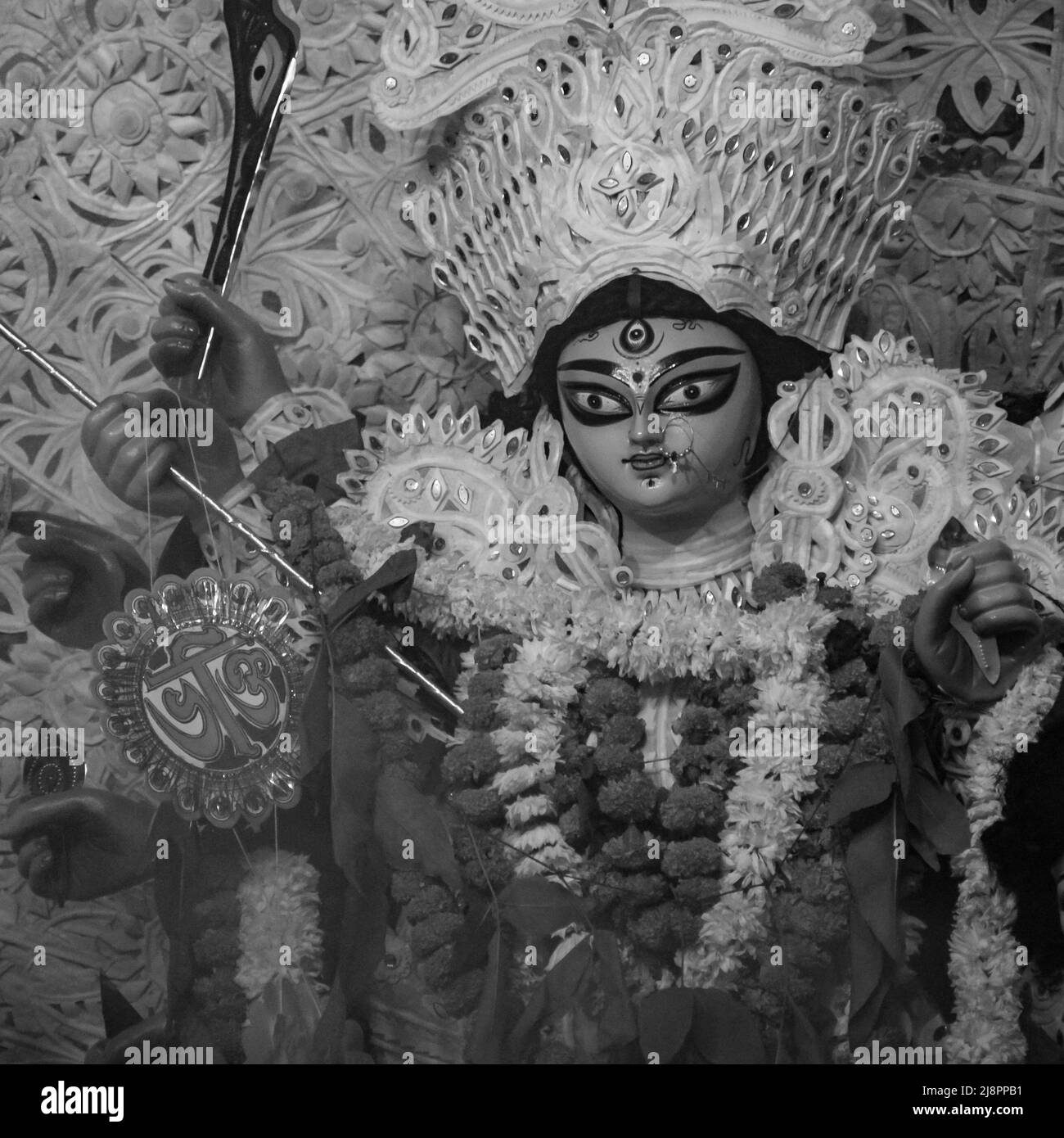 Göttin Durga mit traditionellem Look in Nahaufnahme bei einer Südkolkata Durga Puja, Durga Puja Idol, Einem größten hinduistischen Navratri-Festival in Indien Stockfoto