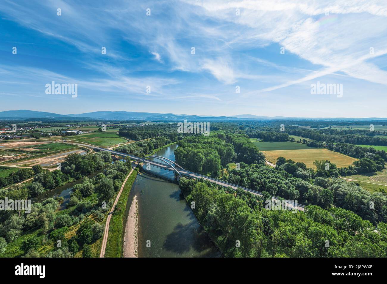 Luftaufnahme zum Isartal bei Plattling in Niederbayern Stockfoto