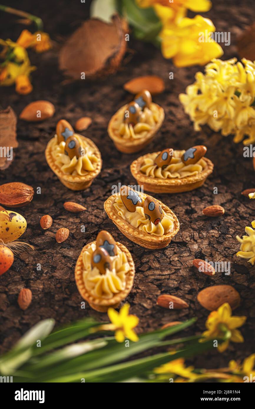 Mandelcreme-Plätzchen. Süßes und köstliches Mandelgebäck Stockfoto