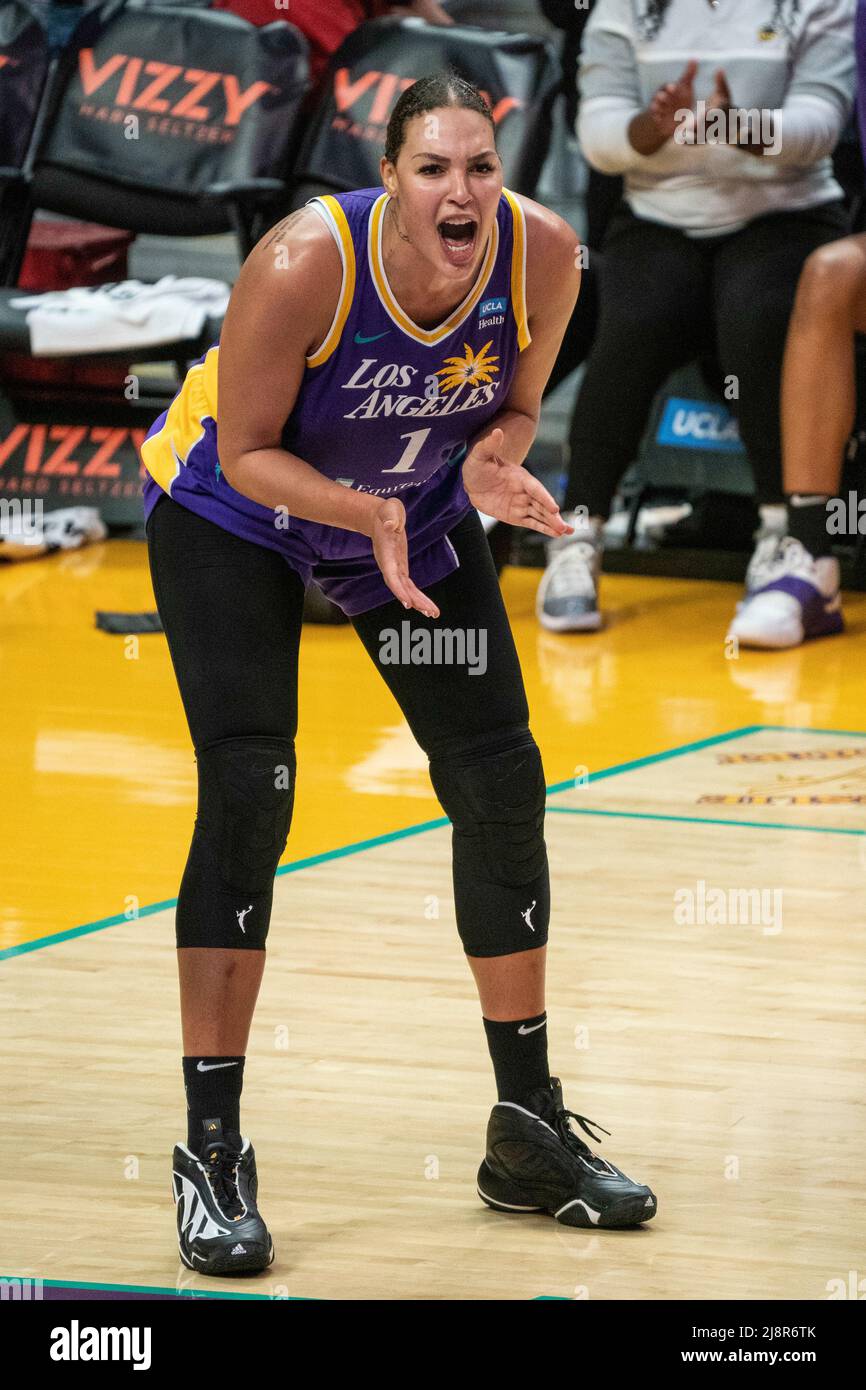 Los Angeles Sparks Center Liz Cambage (1) während eines WNBA-Spiels gegen den Minnesota Lynx, Dienstag, 17. Mai 2022, in der Crypto.com Arena, In Los Angeles, C Stockfoto