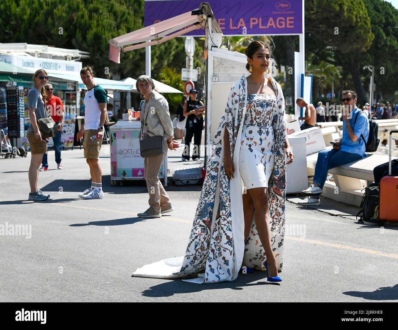 Die Filmfestspiele von Cannes 75. - Cannes, Frankreich, 18. Mai 2022. Der Schauspieler Pooja Hegde ist auf der Croisette zu sehen, da Indien das Ehrenland des Marche du Film (Film Market) ist. REUTERS/Piroschka Van De Wouw Stockfoto