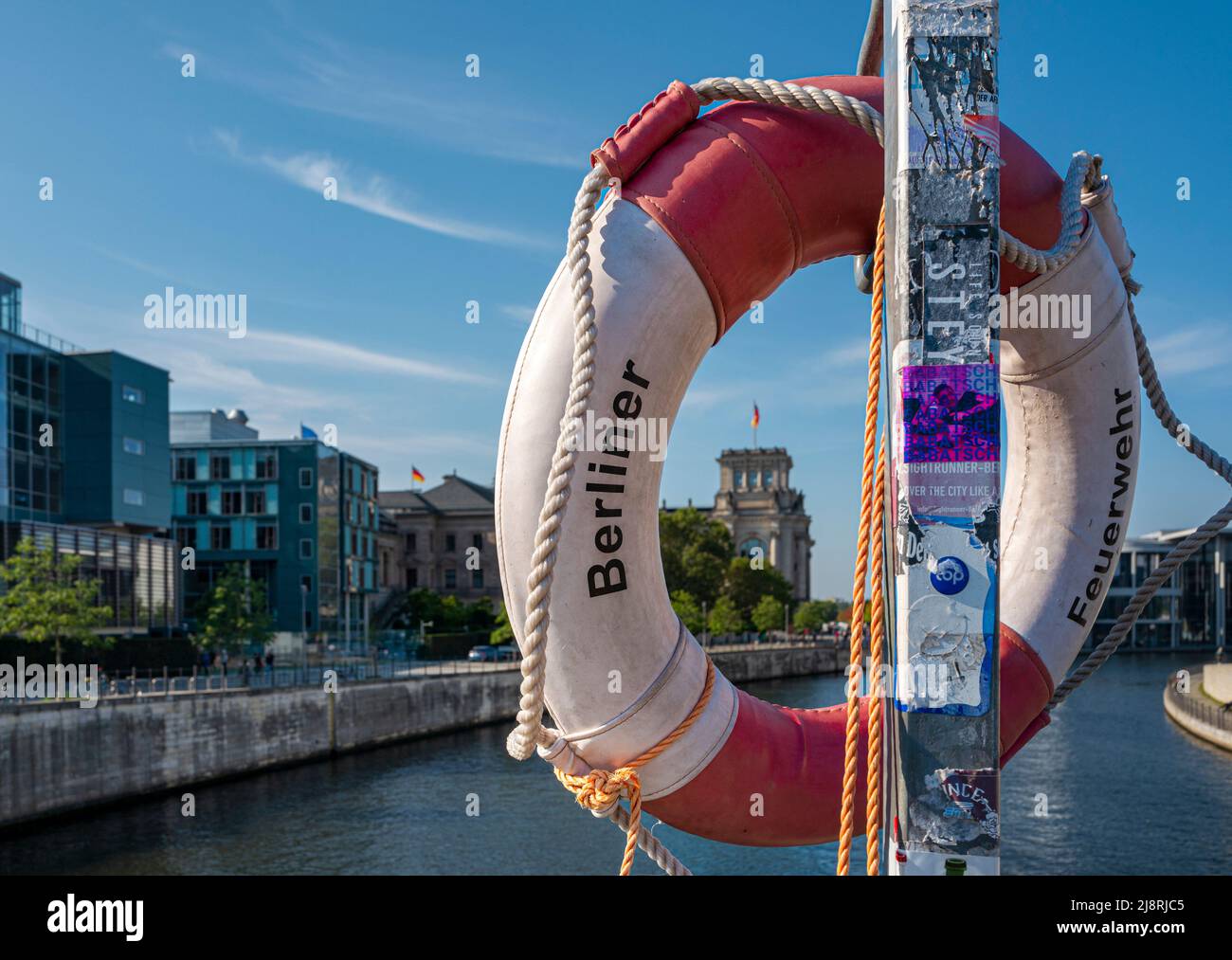 Rettungsring an der Spree in Berlin Stockfoto