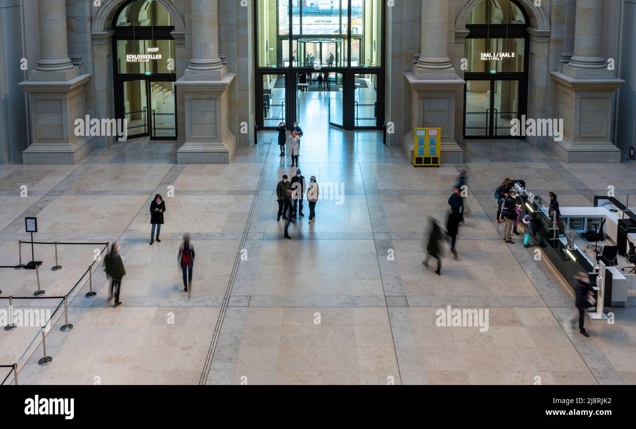 Eingangshalle im Neuen Stadtschloss mit dem Humboldt Forum Stockfoto