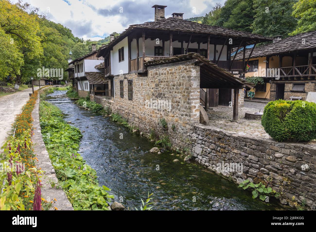 Gebäude im traditionellen Stil in Etar Architektur- und Ethnographischen Komplex in der Nähe von Gabrovo Stadt im Norden Bulgariens Stockfoto