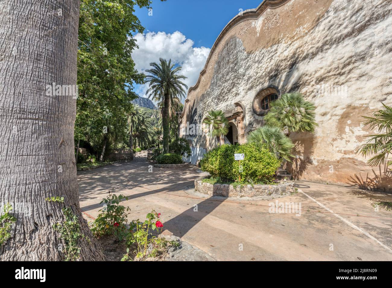 Eintritt zu Jardins d'Alfabia ein historisches gotisches Haus, Gärten und Brunnen in der Nähe von Bunyola, im UNESCO-Weltkulturerbe Serra de Trumantana Berge. Stockfoto